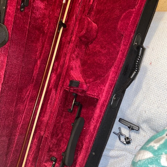 COPY - Authentic Mendini Violin and accessories!!! - Picture 15 of 16